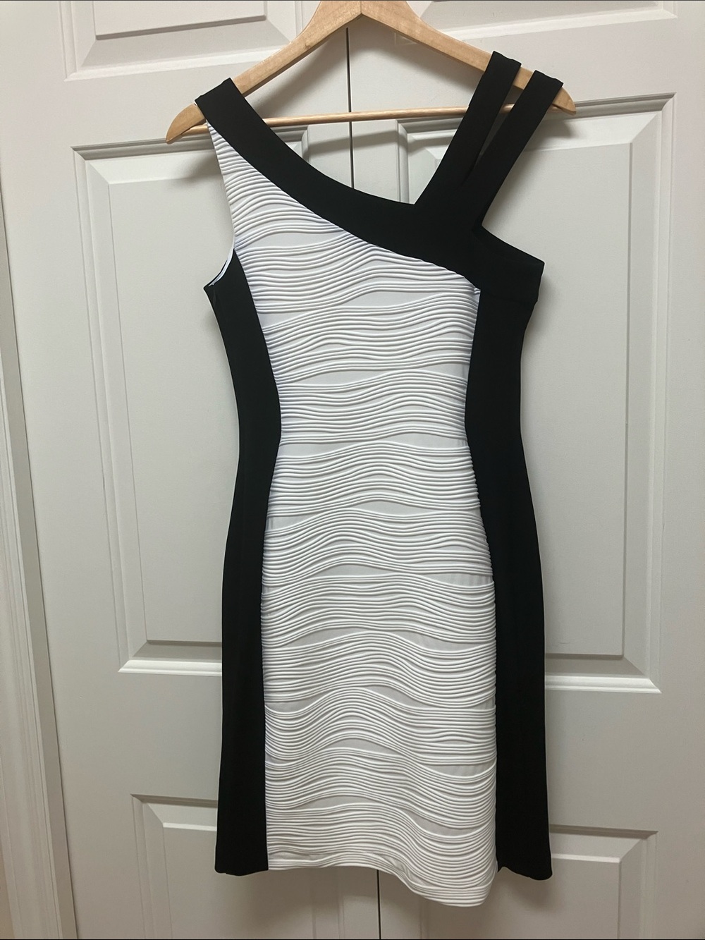 Joseph Ribkoff Black & White asymmetrical Textured Sheath Dress with stretch, 6 - Picture 4 of 9